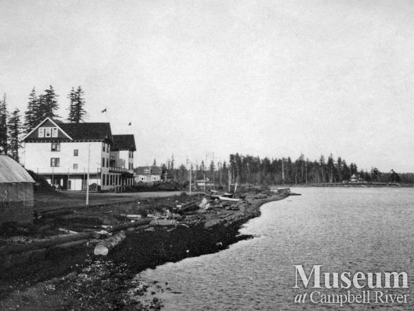 Campbell River waterfront showing the Willows Hotel