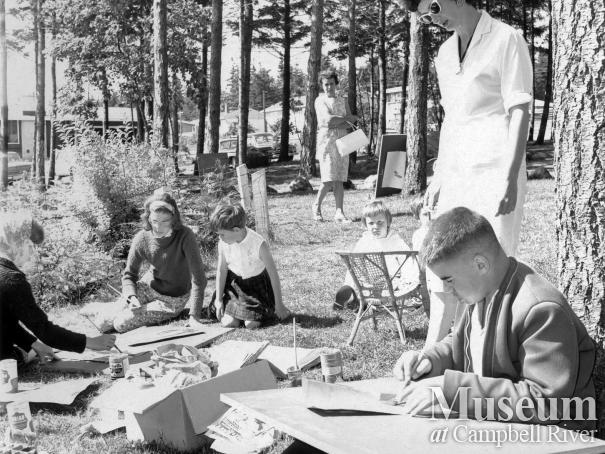 Summer program held in Campbell River "Painting in the Park"