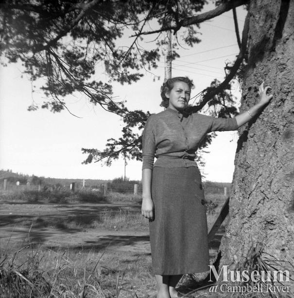 Mary Henderson hanging laundry