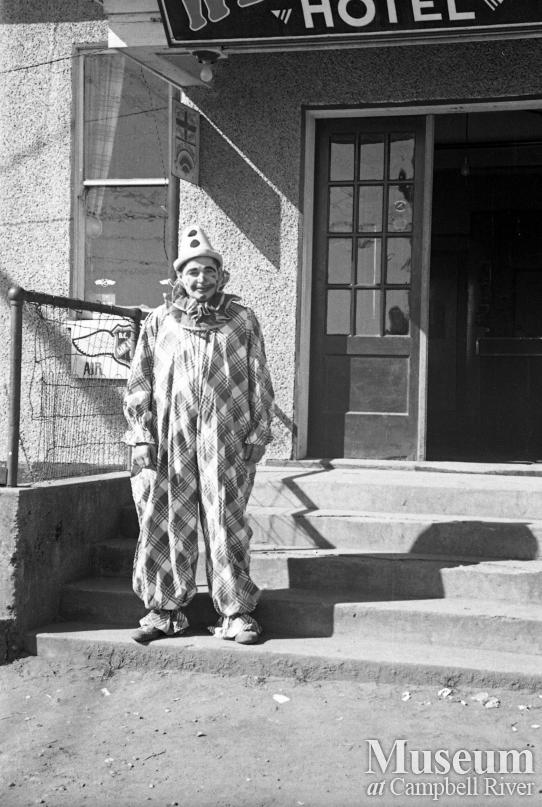 A clown on the steps of the Willows Hotel